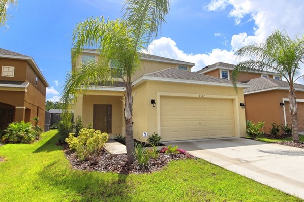 House, 5 Bedrooms | Front of property