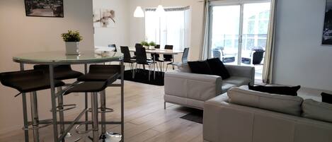 House, 3 Bedrooms | In-room dining