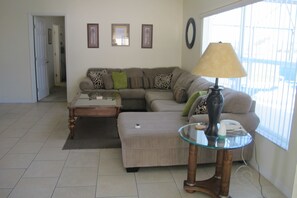 House, 3 Bedrooms | Living area
