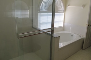 Casa, 3 quartos | Banheiro | Secador de cabelo, toalhas de banho
