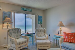 Condo, 2 Bedrooms | Living area