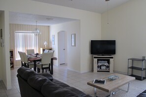 House, 3 Bedrooms | Living area