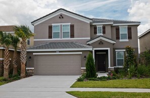 House, 6 Bedrooms | Front of property - Solterra 5124 (Davenport)