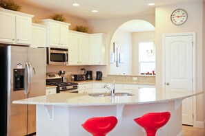 House, 6 Bedrooms | Private kitchen - Solterra 5124 (Davenport)