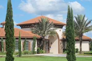 House, 6 Bedrooms | Front of property