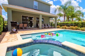 Outdoor pool - Encore Resort at Reunion 120 (Kissimmee)