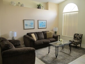 House, 3 Bedrooms | Living area