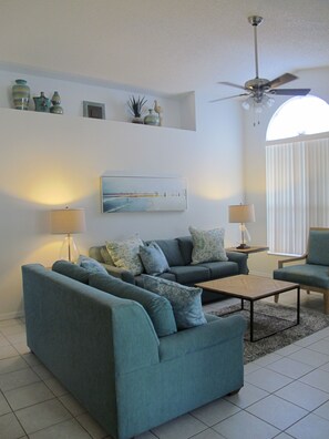 Huis, 3 slaapkamers | Woonruimte | Een televisie