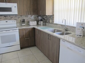 Huis, 3 slaapkamers | Privékeuken | Een magnetron, een vaatwasser, een koffiezetapparaat/waterkoker