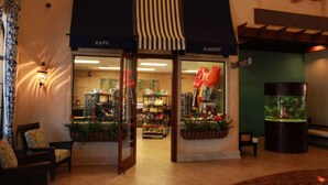 A hotel lobby with a reception desk, seating area, and a large fish tank. - Paradise Palms 8970 Coco (Kissimmee)