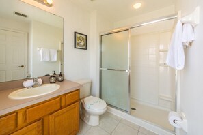 House, 4 Bedrooms | Bathroom