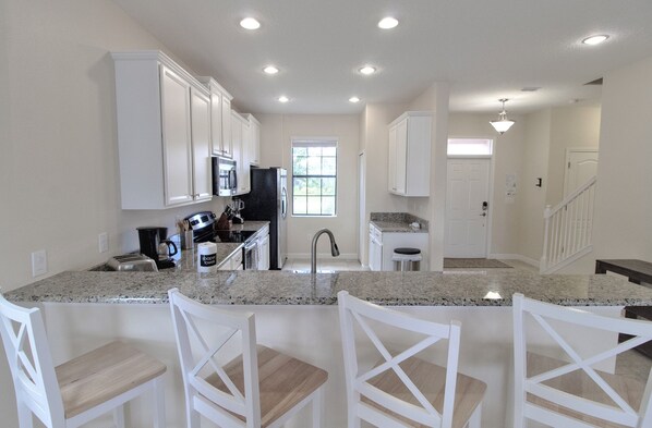 House, 5 Bedrooms | Private kitchen | Dishwasher, cookware/dishes/utensils