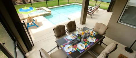 House, 6 Bedrooms | In-room dining