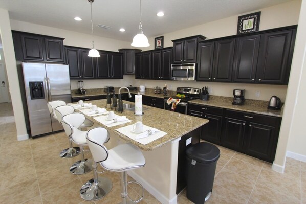 House, 6 Bedrooms | Private kitchen