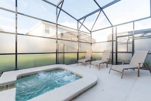 House, 5 Bedrooms | Indoor spa tub