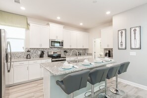 In-room dining - Storey Lake 4796 (Kissimmee)