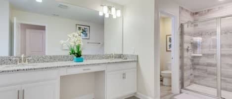House, 5 Bedrooms | Bathroom
