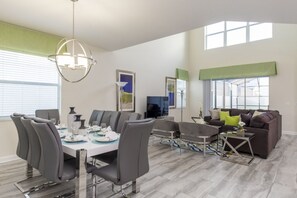 Maison, 5 chambres | Coin séjour