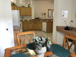 House, 4 Bedrooms | Private kitchen