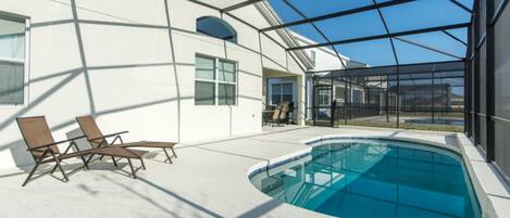 Huis, 4 slaapkamers | Buitenzwembad | Een buitenzwembad