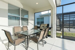 House, 4 Bedrooms | Restaurant