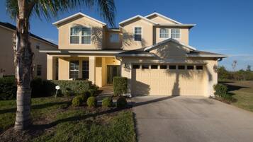 House, 5 Bedrooms | Front of property