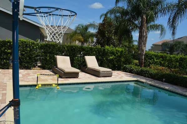 House, 6 Bedrooms | Outdoor pool