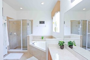 House, 6 Bedrooms | Bathroom