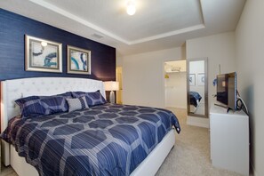 5 bedrooms, free WiFi, bed sheets - Solterra 4670 (Davenport)