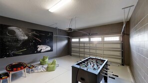 ハウス 6 ベッドルーム | ゲーム室
