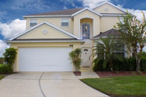House, 5 Bedrooms | Front of property