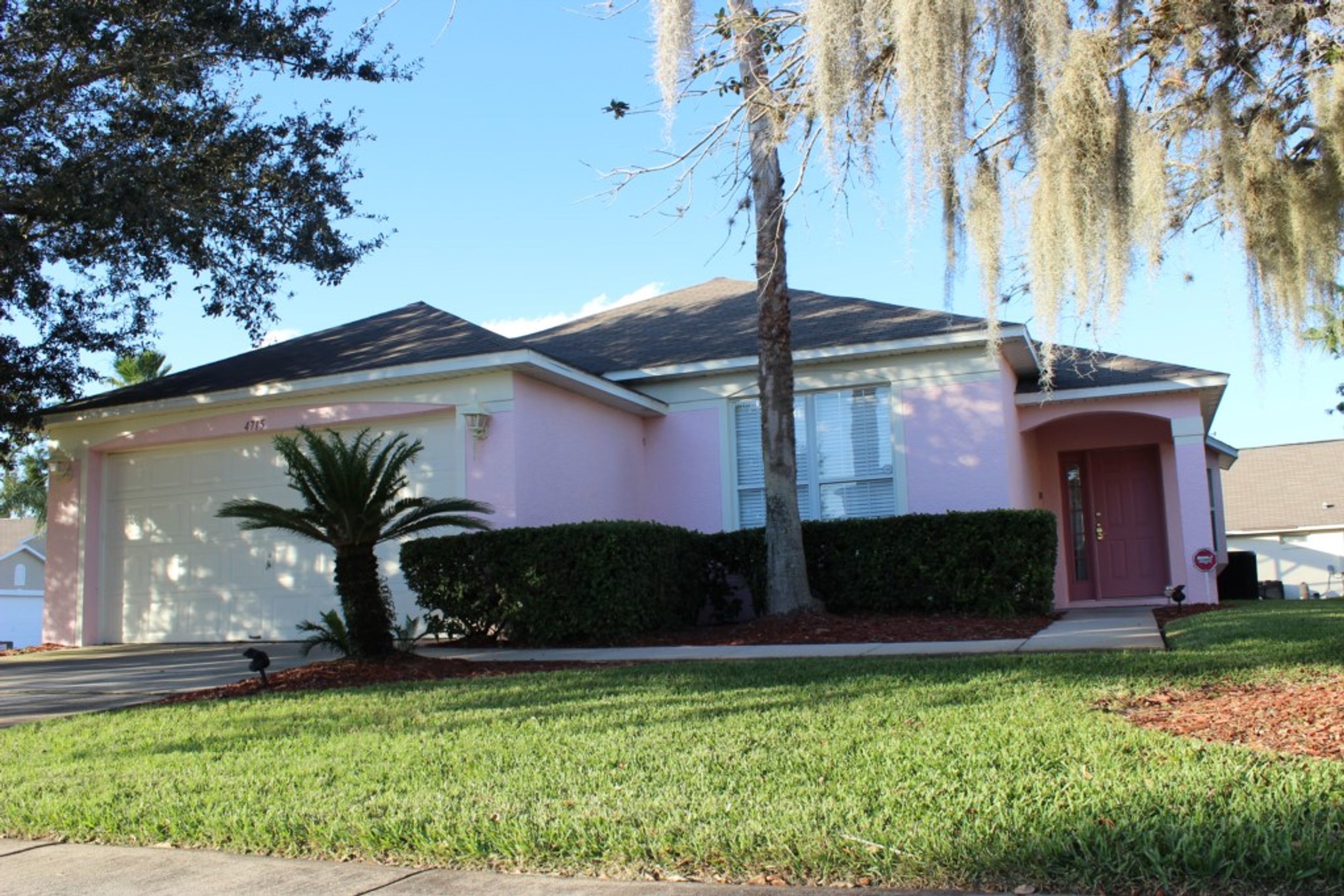 House, 4 Bedrooms | Front of property