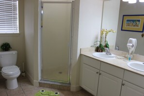 Townhome, 4 Bedrooms | Bathroom | Hair dryer, towels