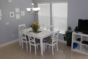 Townhome, 4 Bedrooms | In-room dining