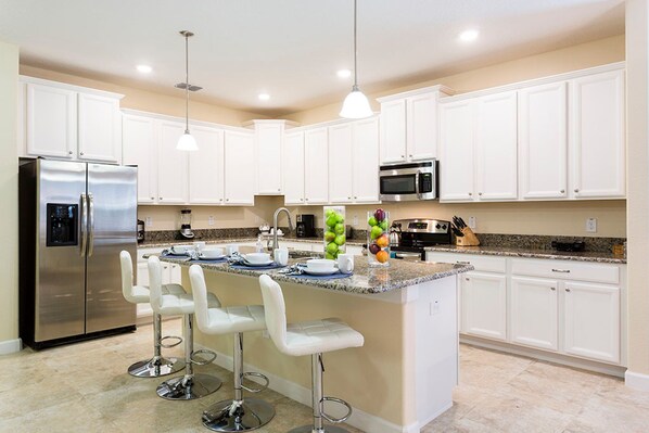 House, 6 Bedrooms | Private kitchen | Dishwasher, cookware/dishes/utensils