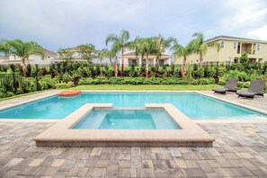 Casa, varias camas | Alberca al aire libre | Alberca al aire libre 