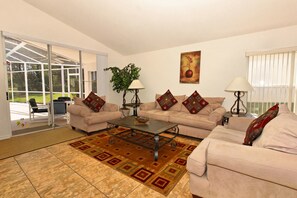 House, 4 Bedrooms | Living area