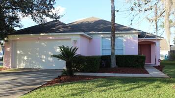 House, 4 Bedrooms | Front of property