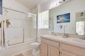 House, 3 Bedrooms | Bathroom | Combined shower/tub, hair dryer, towels - Creekside 4321 (Kissimmee)