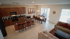 House, 6 Bedrooms | In-room dining