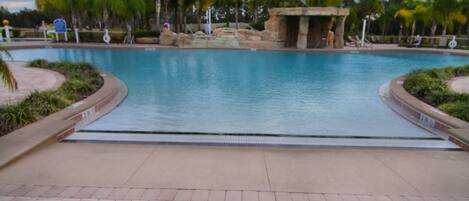 Maison mitoyenne, 4 chambres | Piscine extérieure