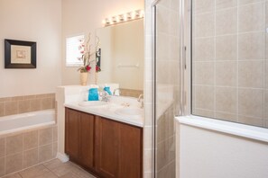 Ferienhaus, 4 Schlafzimmer | Waschbecken im Bad