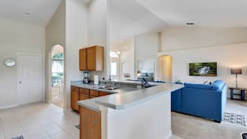 Vila, 4 kamar tidur | Dapur pribadi | Lemari es, microwave, dan mesin pencuci piring