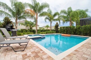 حمام سباحة خارجي