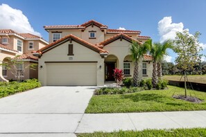 House, 6 Bedrooms | Front of property