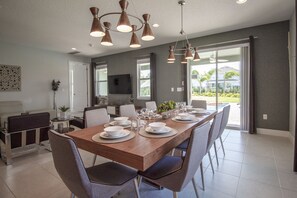 House, Multiple Beds | In-room dining