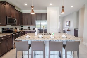 In-room dining - Encore Resort at Reunion 460 (Kissimmee)