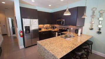 Townhome, 3 Bedrooms | Private kitchen
