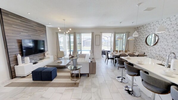 House, 6 Bedrooms | Living area