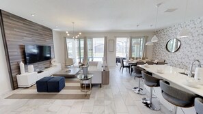 Hus - 6 sovrum | Vardagsrum | Platt-tv